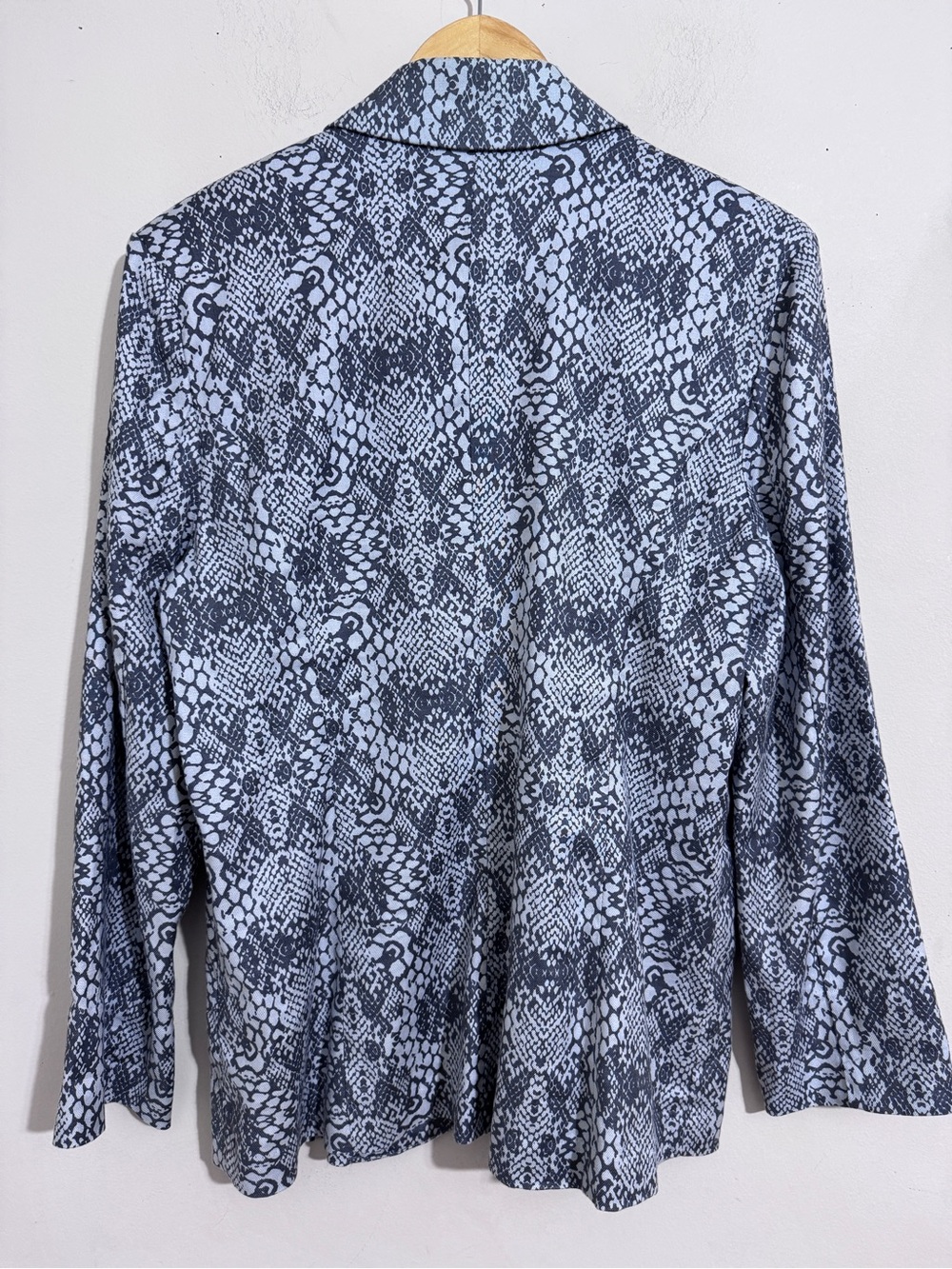 NWOT Level 99 Women's Linen Blend Gray Snake-Print Blazer size L Office Party - Picture 2 of 12